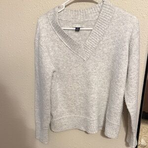 American Eagle Outfitters Heather Gray V-Neck Sweater